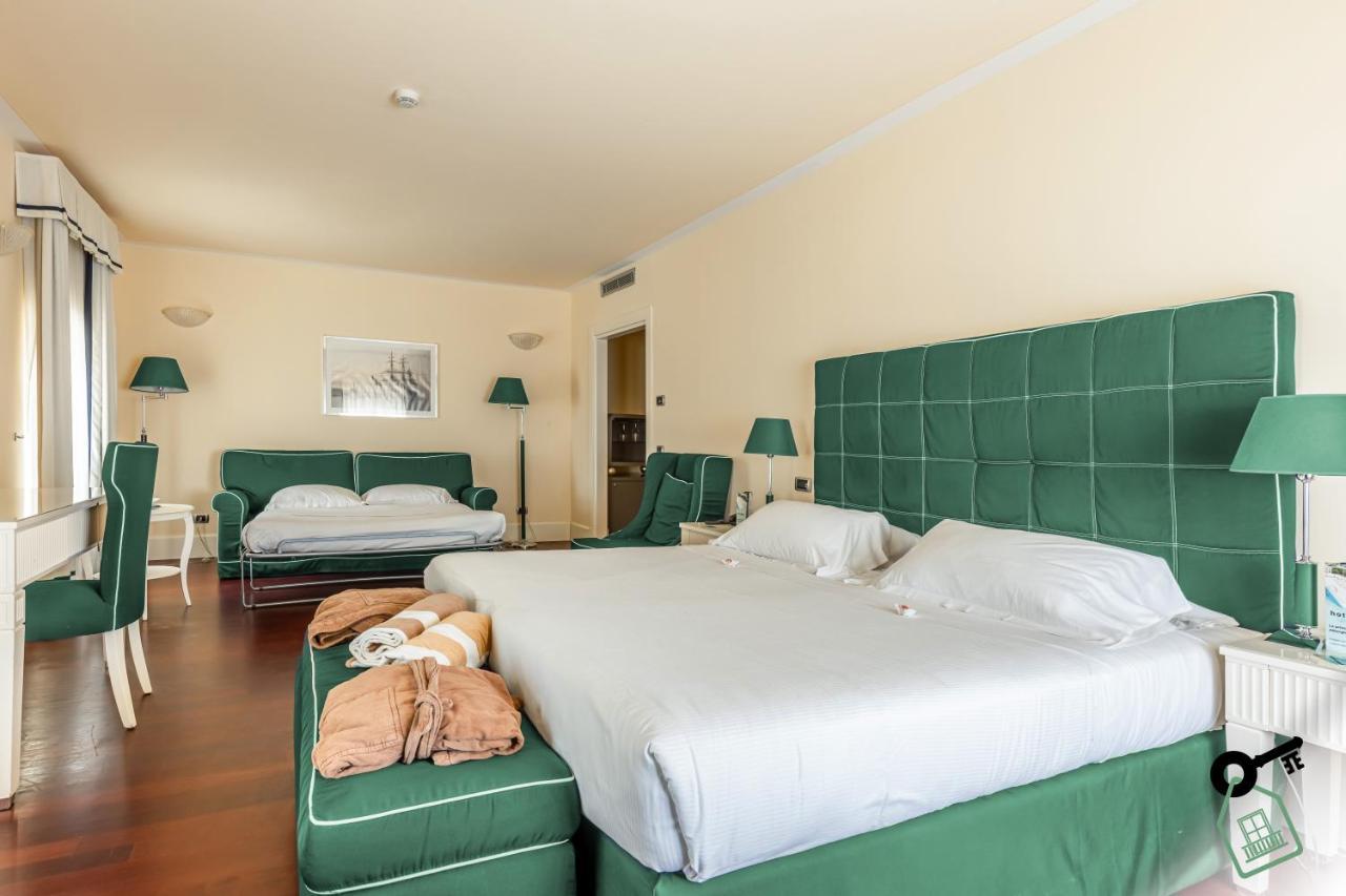 Hotel Rooms ลีวอร์โน ภายนอก รูปภาพ
