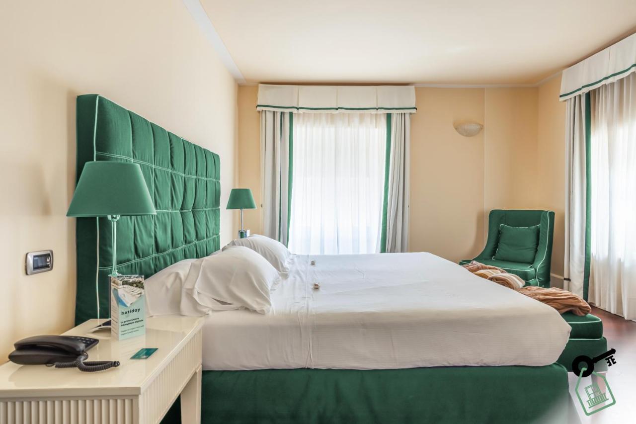 Hotel Rooms ลีวอร์โน ภายนอก รูปภาพ